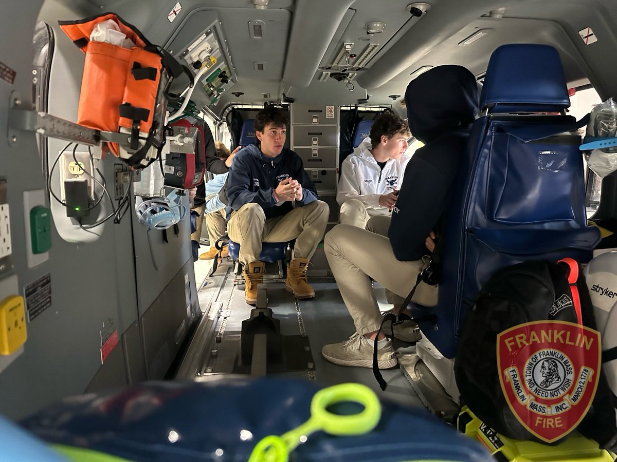 FranklinSafe's tweet photo. On Wednesday, our FHS students learned exactly what a Flight Medic and Flight Nurse can do in the back of a helicopter, and also how closely they work with all fire departments!! Thank you to Boston Med Flight for an awesome tour of your facility!🚁🚑🚒 https://t.co/JNsMwgPpWm