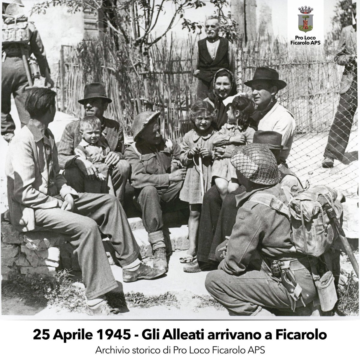 📌 25 aprile 1945, gli Alleati arrivano a Ficarolo e incontrano gli abitanti del paese. L'epoca nazifascista finisce definitivamente anche nel nostro comune. Si respira un'aria nuova, un'aria di libertà e democrazia.

Buona Festa della Liberazione, amici vicini e lontani!