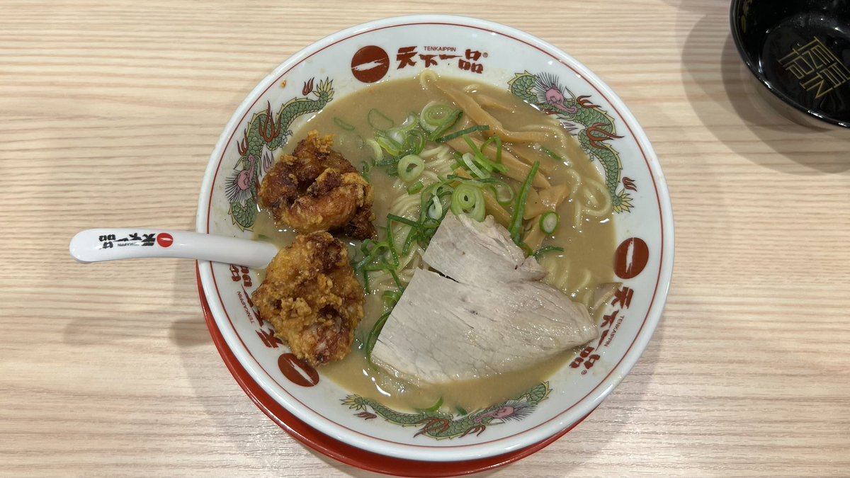 こってり唐揚げラーメンを食べました。今日の11：30頃からずっとこってり口でした。川西で完飲。
#爆発うんこランチ