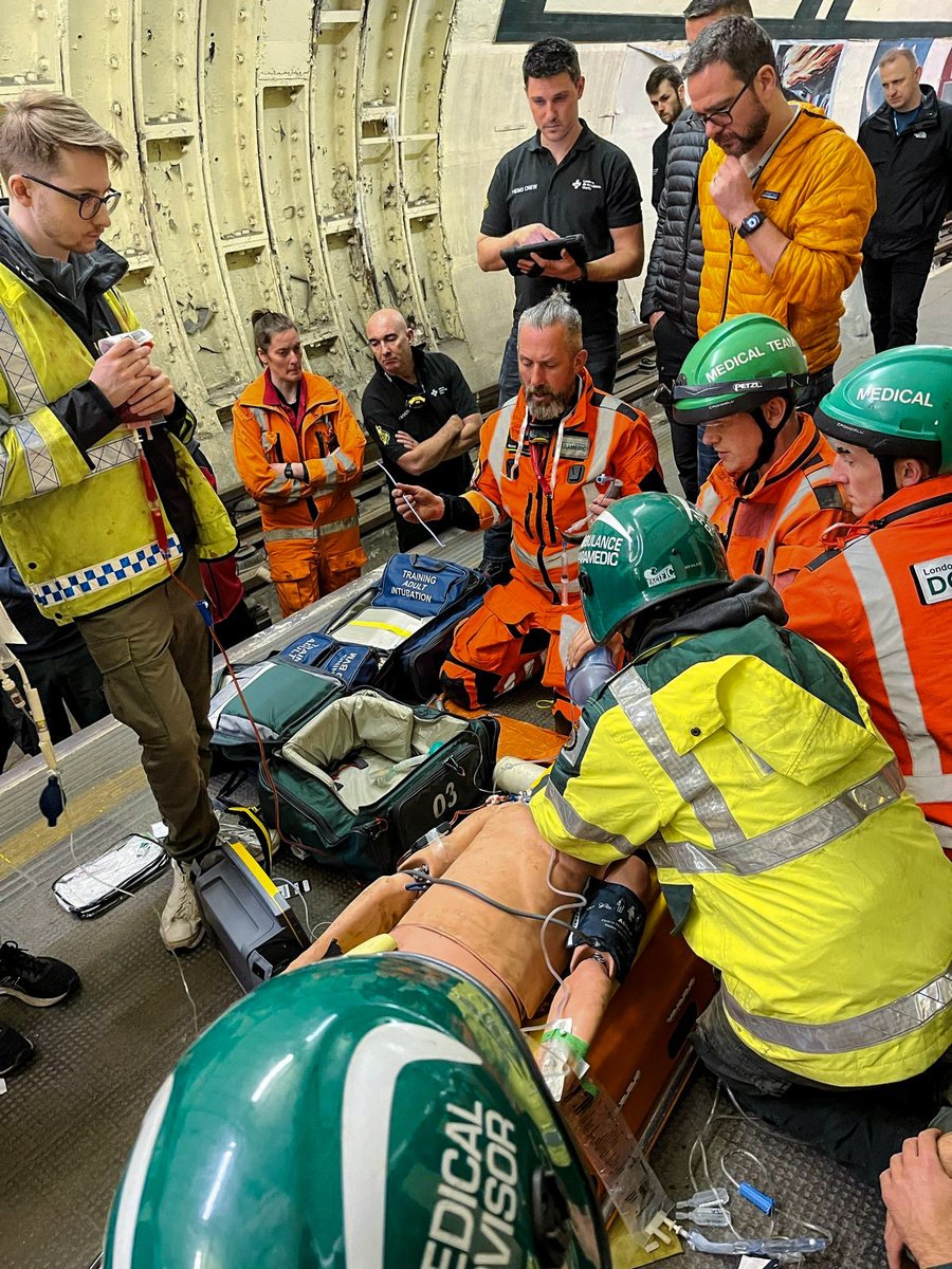 Attending emergencies on the underground network is one of the challenging and unique circumstances our team must be prepared for. Our Underground training day helps to prepare our teams for possible scenarios and challenges they may face. 🚑🚇