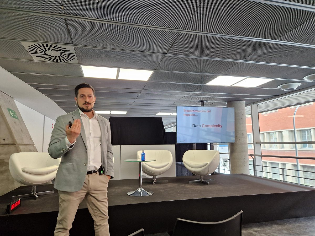 Hoy jueves 25 de Abril de 2024 nos encontramos en la la 4ª edición de #DataDrivenDay24 organizado por @iKN_Spain y Chief Data Officer Day en la Sala Truss del @WiZinkCenter en Madrid. Álvaro Galán Zapatera, Sales Director de #Denodo, nos explica en la sesión 'Arquitecturas de