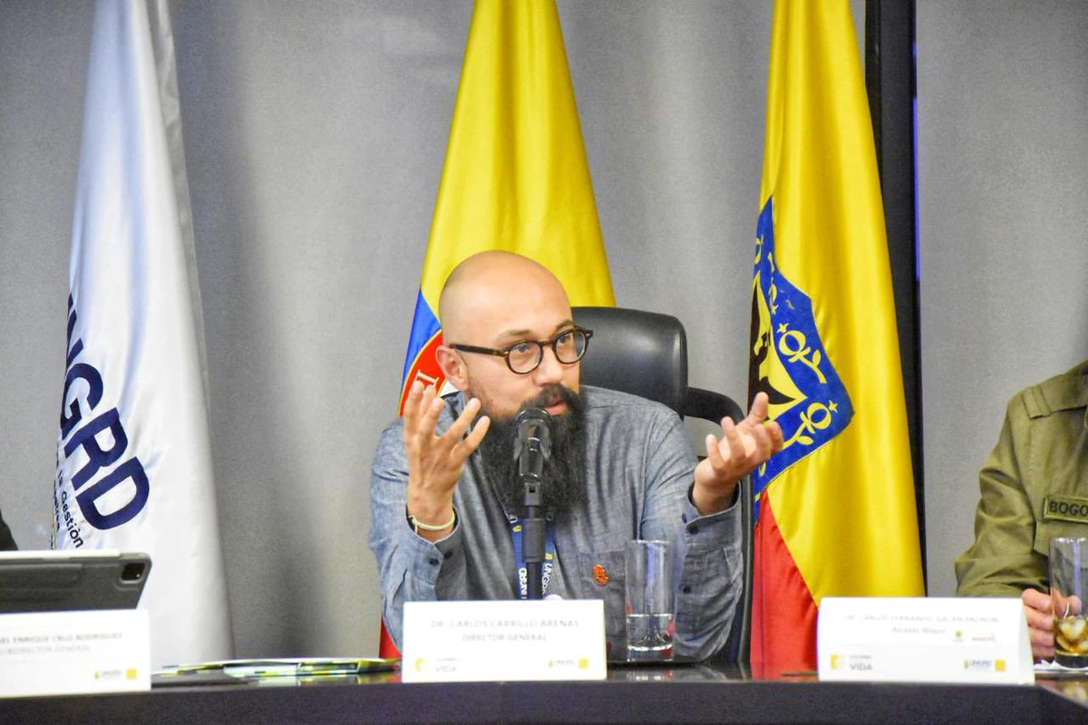 Sostuvimos una productiva reunión con el señor alcalde de Bogotá @CarlosFGalan y algunos miembros de su gabinete. La @UNGRD y todo el Sistema Nacional de Gestión del Riesgo trabajarán juntos para enfrentar los fenómenos del niño y la niña, pero sobretodo para adaptar Bogotá al…