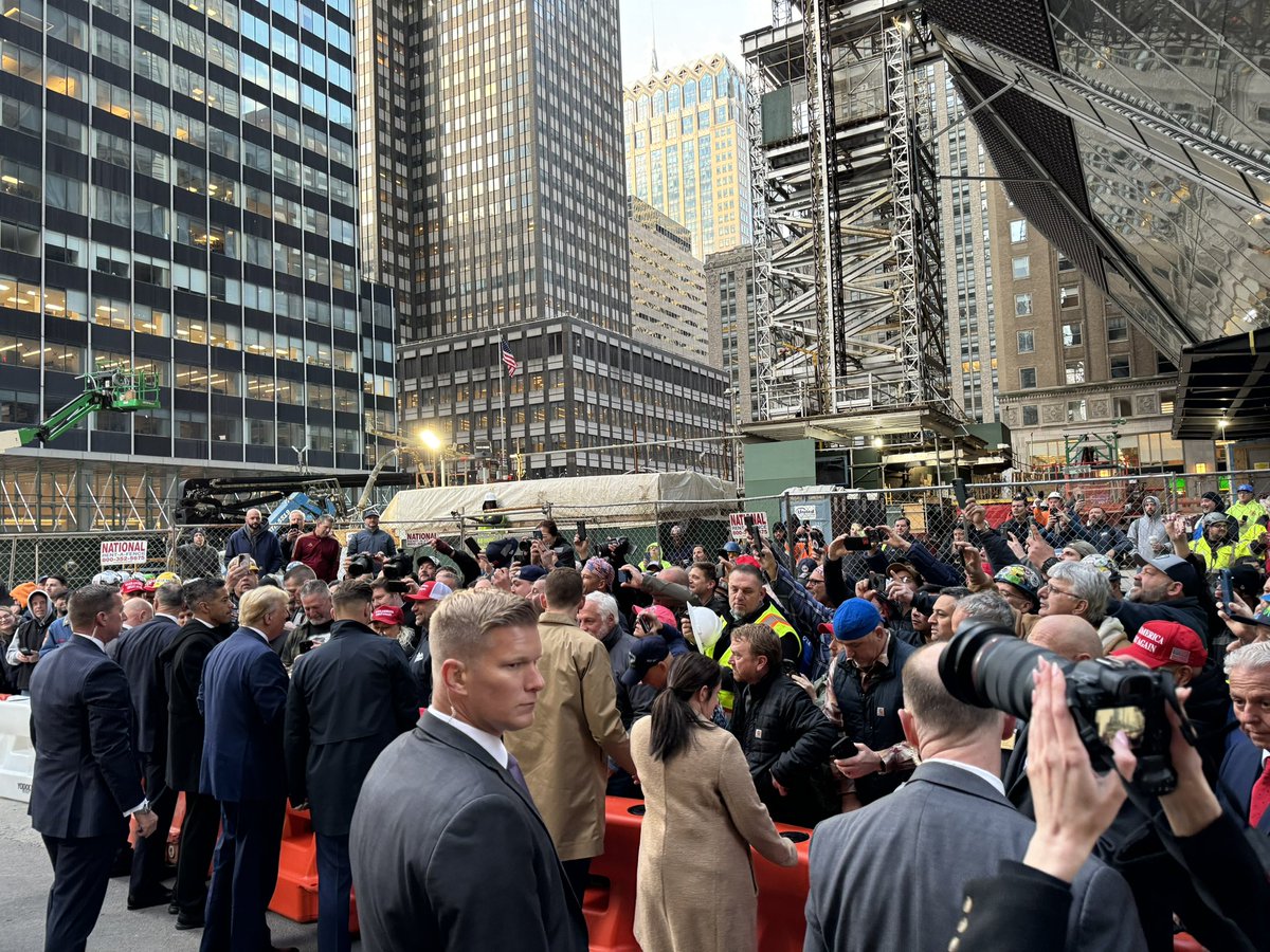 HAPPENING NOW: President Trump meets with members of the Teamsters at a Manhattan construction site👷💪