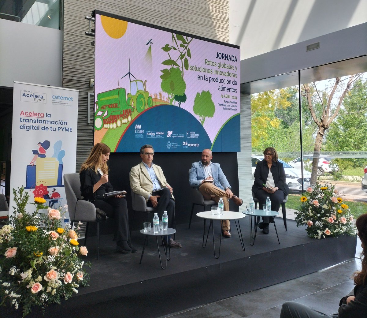 DIHAndAgrotech's tweet photo. Inicio a la mesa redonda "uso eficiente de recursos" con Pedro Parias de @FeraguaRegantes , @Julioromvaz coordinador de proyectos de ECAF y @elenasaenzgb de @AnoveObtentores coordinada por Lola Toro de @cei_A3 .

#Agua, #suelos e #insumos a examen. https://t.co/Yz5hTIurH7