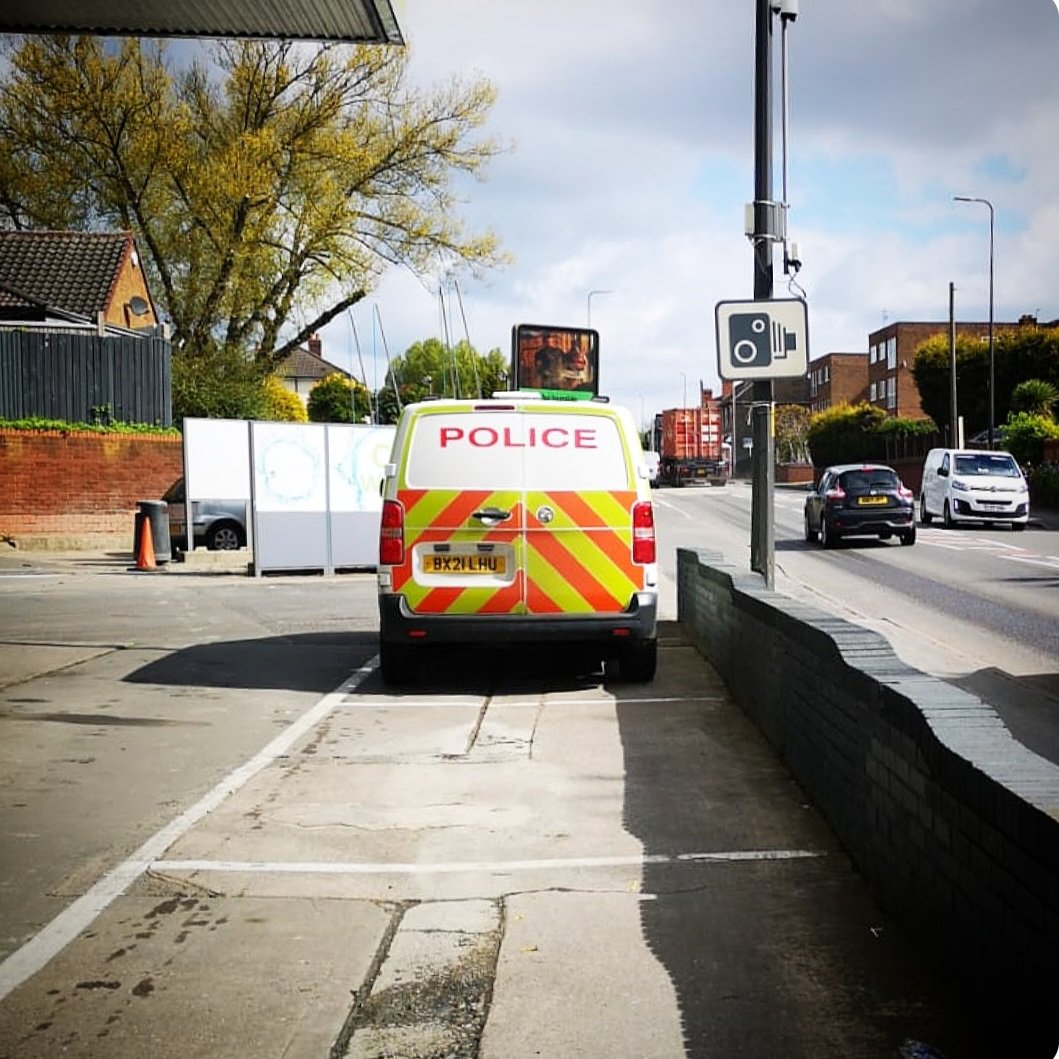 The team are out and about around #Rushall and #Shelfield areas carrying out enquiries and providing reassurance to staff and customers in relation to business crime. 👮🏻‍♂️🏘