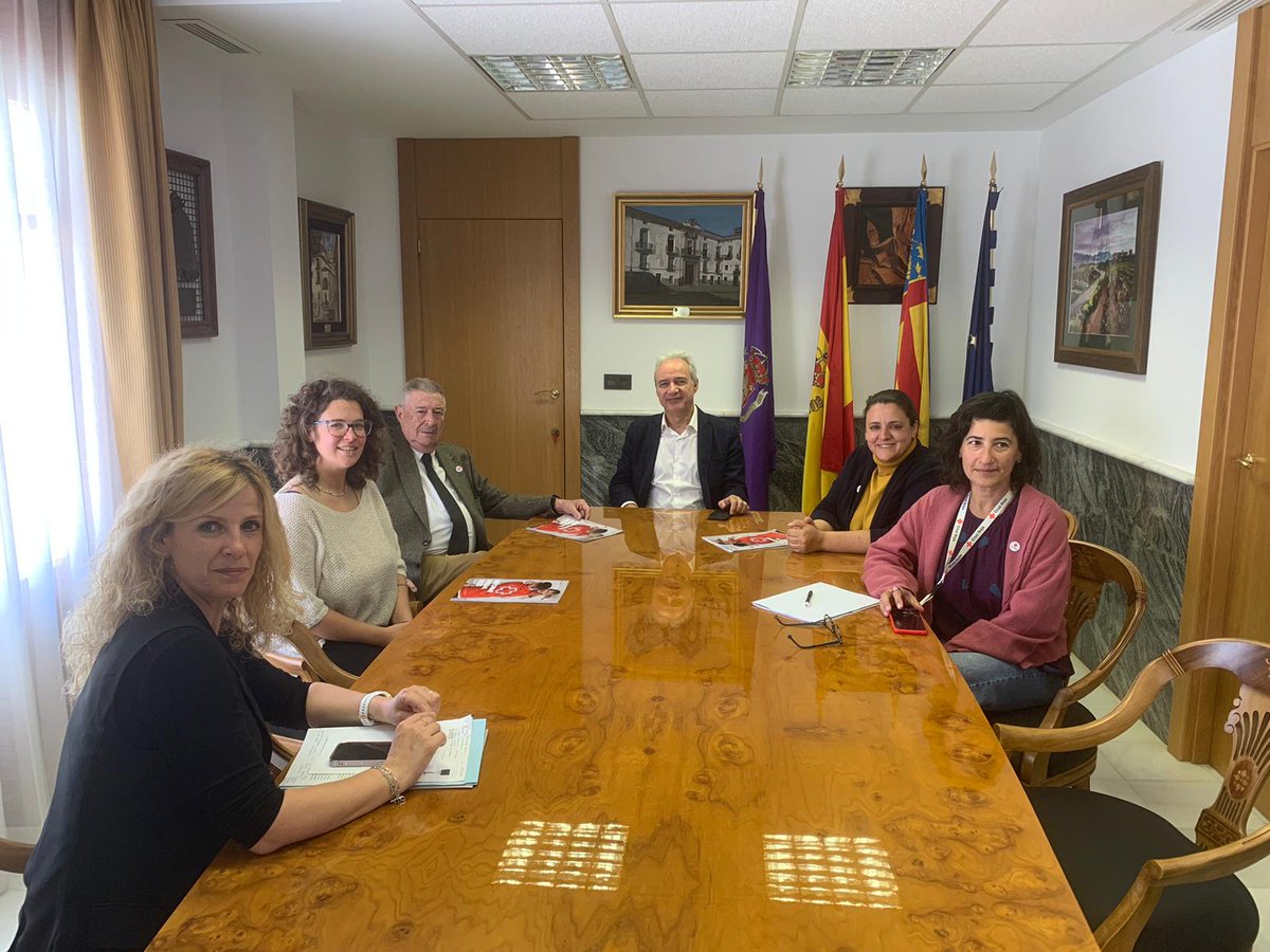 👥Reunión con representantes provinciales @CruzRojaVLC y #CruzRojaUtiel para coordinar acciones solidarias y retomar iniciativas conjuntas con esta entidad social con más de 150 años de trayectoria en #Utiel ⤵️ utiel.es/es/noticia/alc…