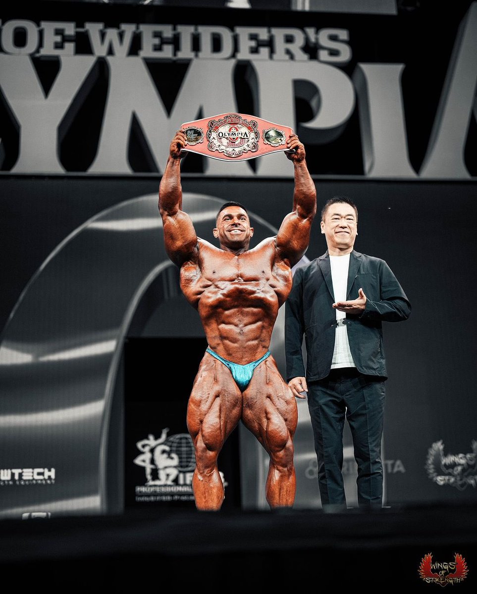 2023 Mr.Olympia &  People’s Champ! 
@dereklunsford7 
For 2024 @MrOlympiaLLC Event Info ⬇️
mrolympia.com 
📸 @moriauphoto 
#mrolympia #peopleschampion #olympiahistory