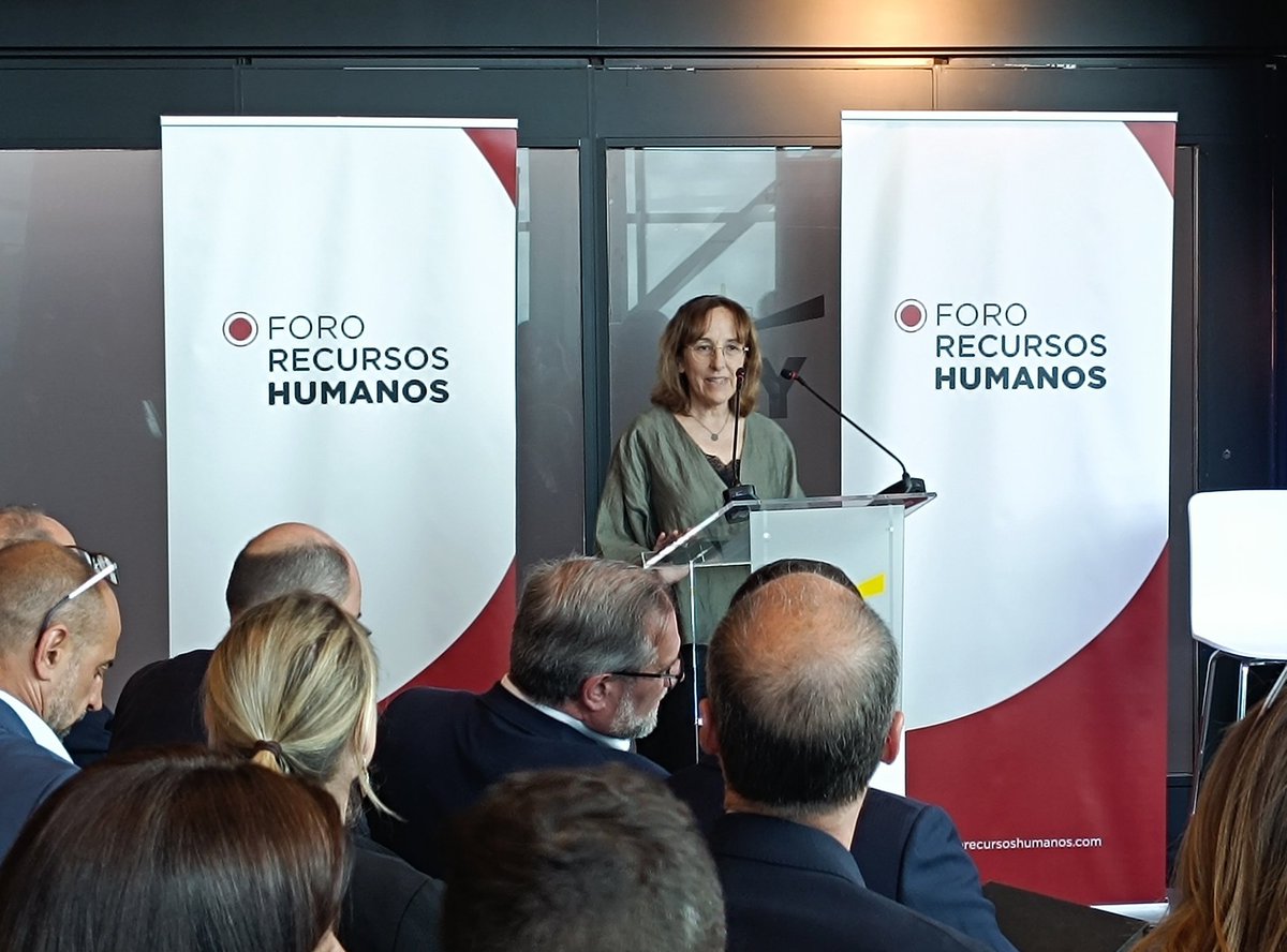 🏅Distinciones “Foro RRHH 2024” 👤 Nieves Peño - Directora de RRHH en @LaLiga 🎙️'Tenemos el bonito reto de fomentar la participación del talento femenino en un sector como el fútbol' #21FORORRHH #PersonasyEmpresas