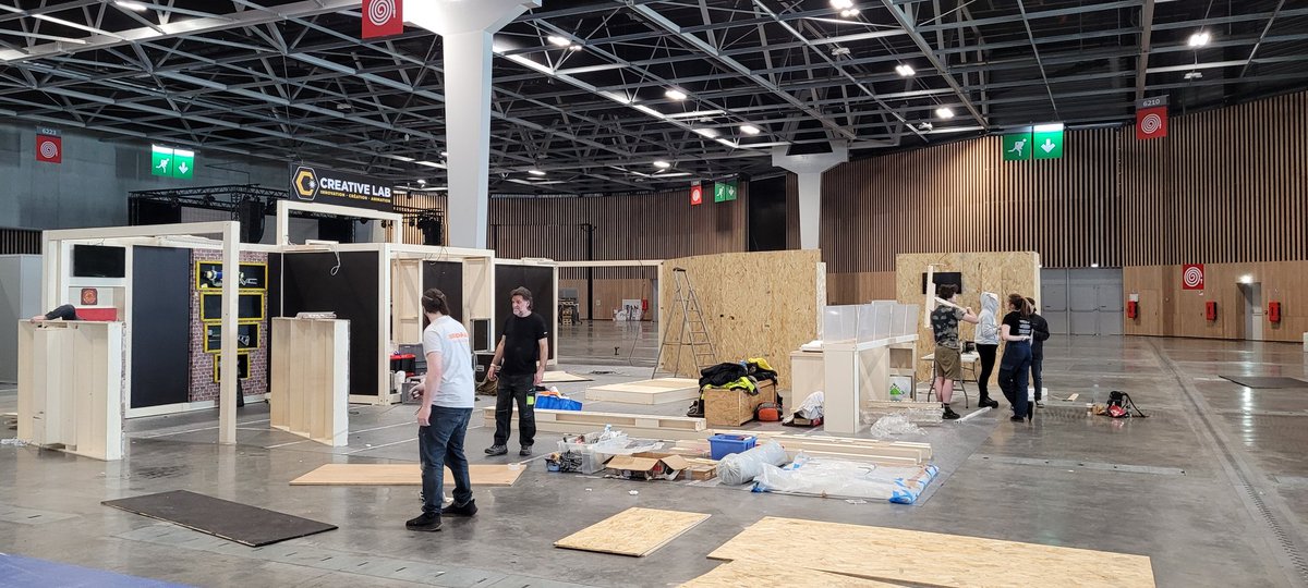 "insérer musique de Bob le bricoleur"
Ca monte au <a href="/FPG_CreativeLab/">FPG Creative Lab ➡️ Japan Expo</a>