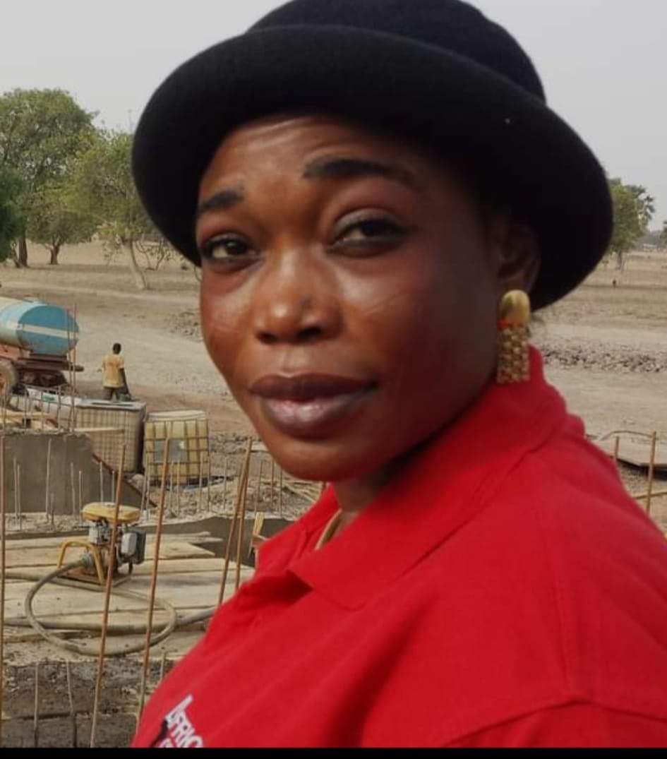 DelphineSankara's tweet photo. @GoetzingerG, elle s'appelle #Safiatou_Lopez la chasseuse de bangala confie le sort du capitaine IB, le commandant Yabre, le capitaine Sorgho et certains dealers de la société civile à ses marabouts.
#Safiatou se confesse à la suite d'une jambe en l'air, malheureusement pour
1/2 https://t.co/fZonNYblYU