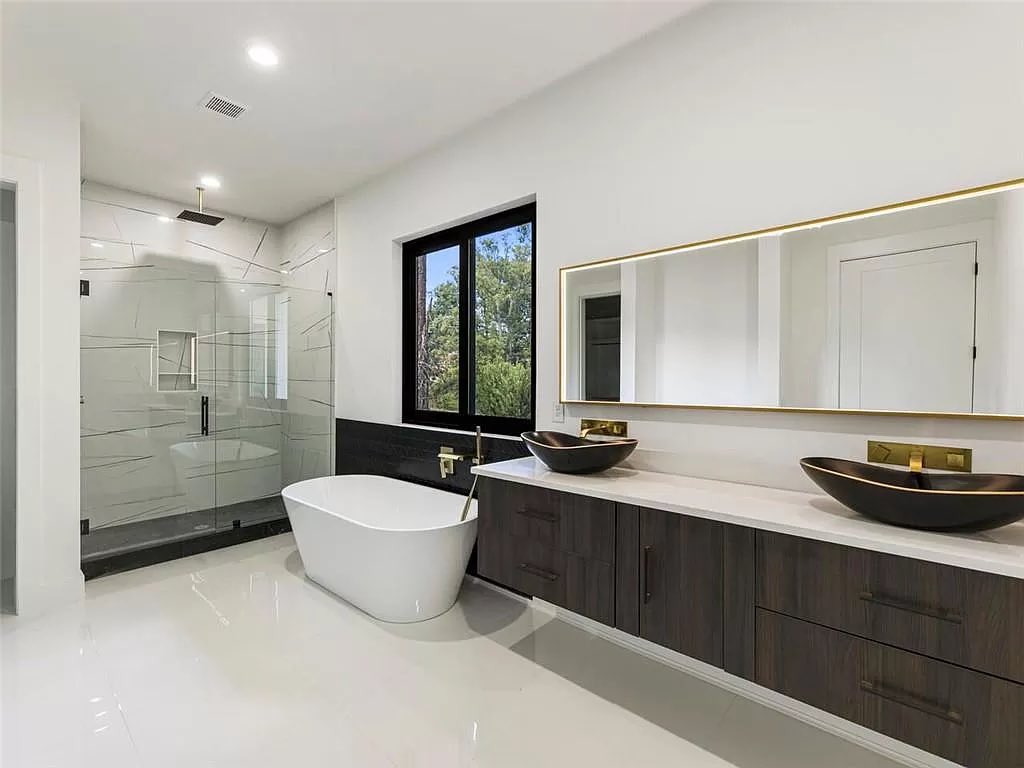 eimajayy's tweet photo. Under contract 🏡💕 $1,700,000 offer accepted. Congrats to my client on her soon to be new modern home #atlrealtor https://t.co/dCReJpgOIn