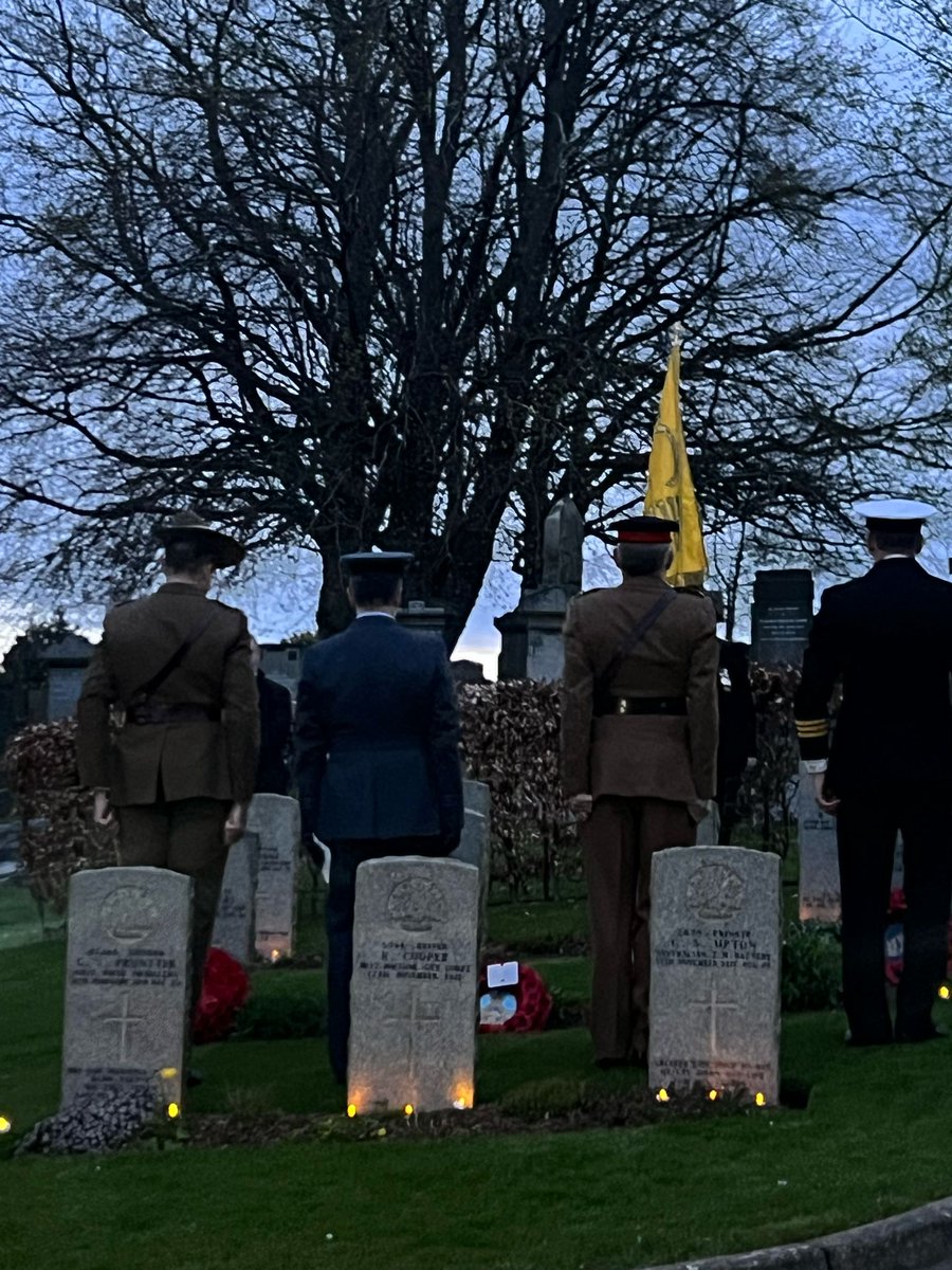 Today is ANZAC Day. I joined @CWGC staff, veterans and service personnel in the Western Necropolis at dawn to remember the ultimate sacrifice of Australian and New Zealand soldiers in the Great War of 1914-1918, and who now forever lie in this corner of Glasgow. Lest we forget.