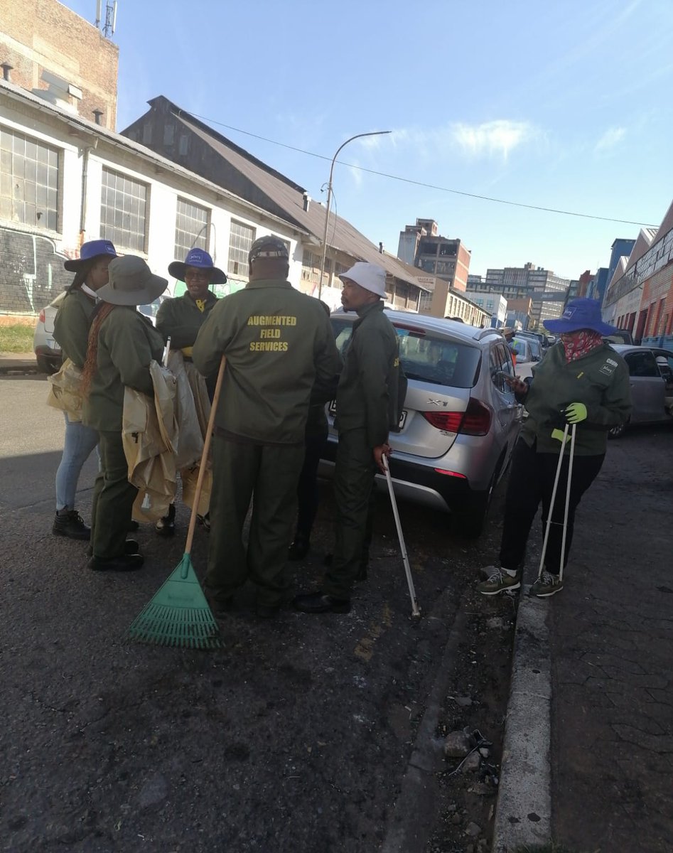 Public education and service delivery operations are taking place in Ward 61, Jewel City. Augmented Field Services Unit and @CleanerJoburg sweeping, litter picking and removing silt around the area. #JoburgServices @CityofJoburgZA @Irenemafune