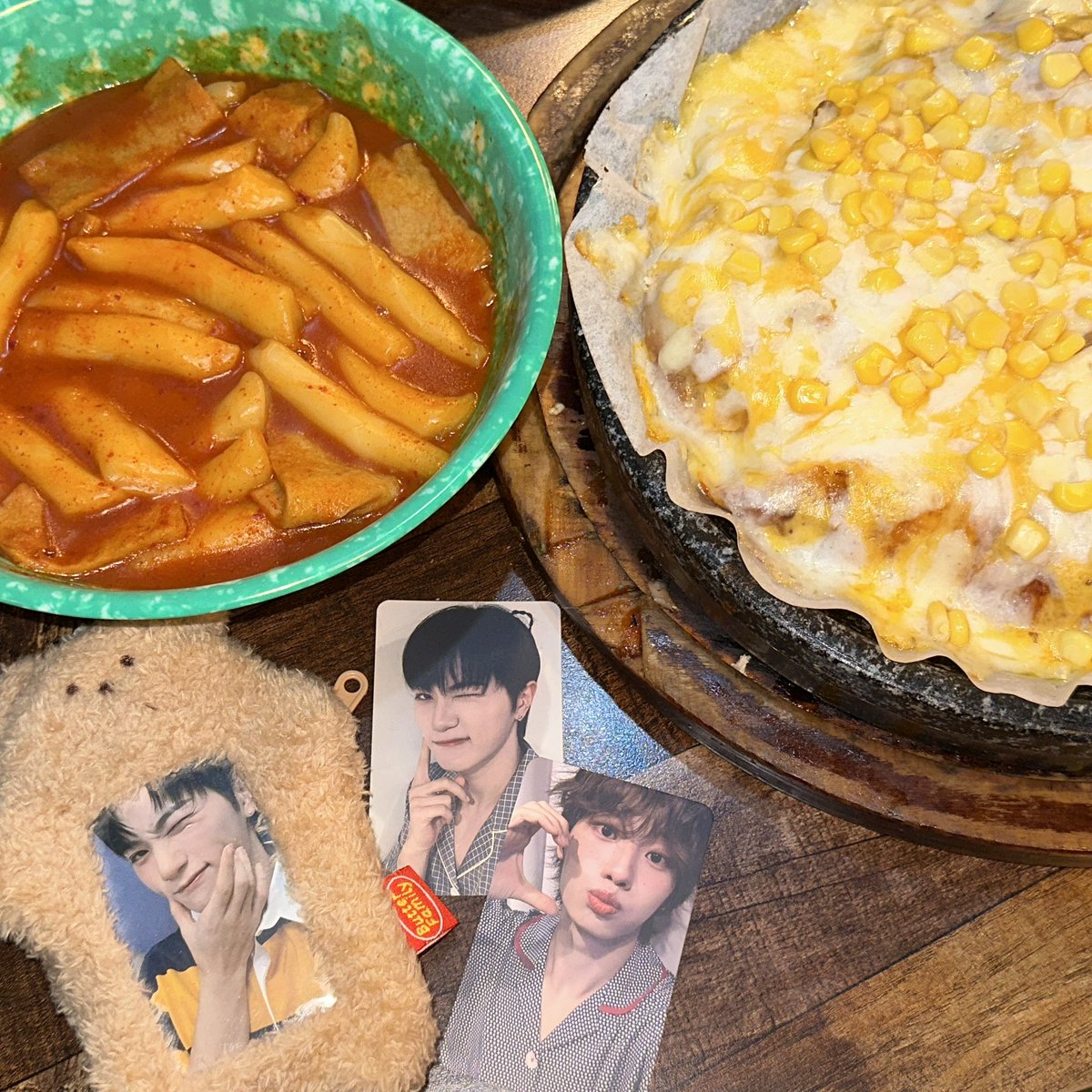 unhuop's tweet photo. 콘치즈누룽지통닭
아맛있다｡ 

#륜도
#요엘요식 https://t.co/Da5EEMFshm