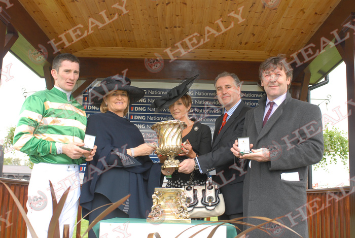 🐎 @punchestownrace   25-April-2006
#FromTheArchives #Memories #OnThisDay #HorseRacing  #18yearsold
'Abram's Bridge'
O- JP McManus
T- Enda Bolger
J- John Thomas McNamara ❤️
(c)healyracing.ie