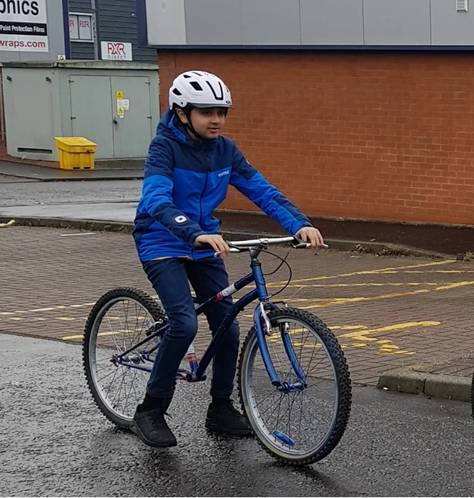 Sun's oot!😎 Great cycling weather🚴 Fancy cycle lessons? @camglenbiketown have got you covered👍 From complete beginners to on-road & different age groups for kids. Not got a bike? No problem. Borrow a bike, helmet & hi-vis vest from them😃 Book👉 ow.ly/NQLI50RnRHy