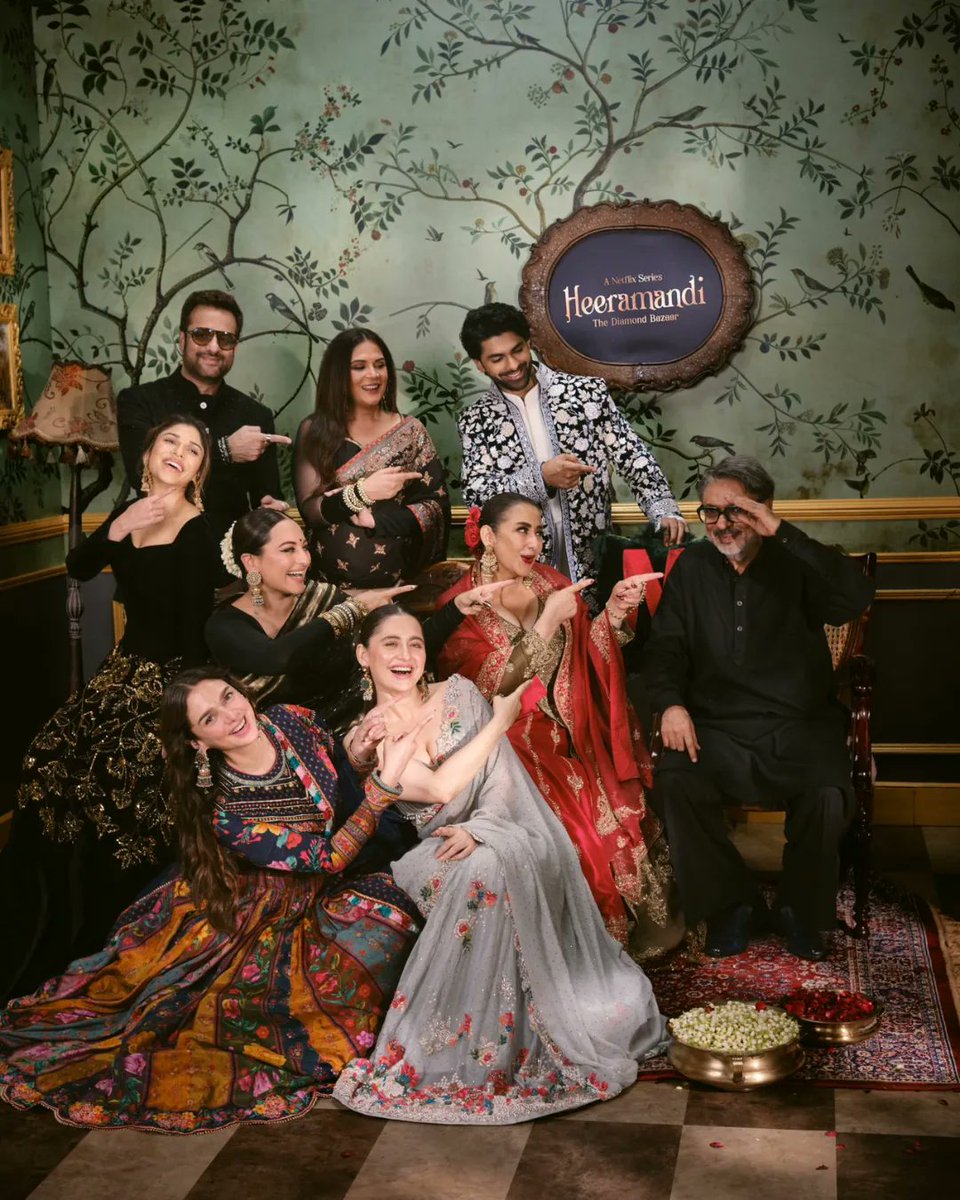 We are in love with these pictures from @NetflixIndia #Heeramandi World Premiere 😍😍

#HeeramandiOnNetflix #HeeramandiOn1stMay #SanjayLeelaBhansali #bollywoood #southasian #UrbanAsian