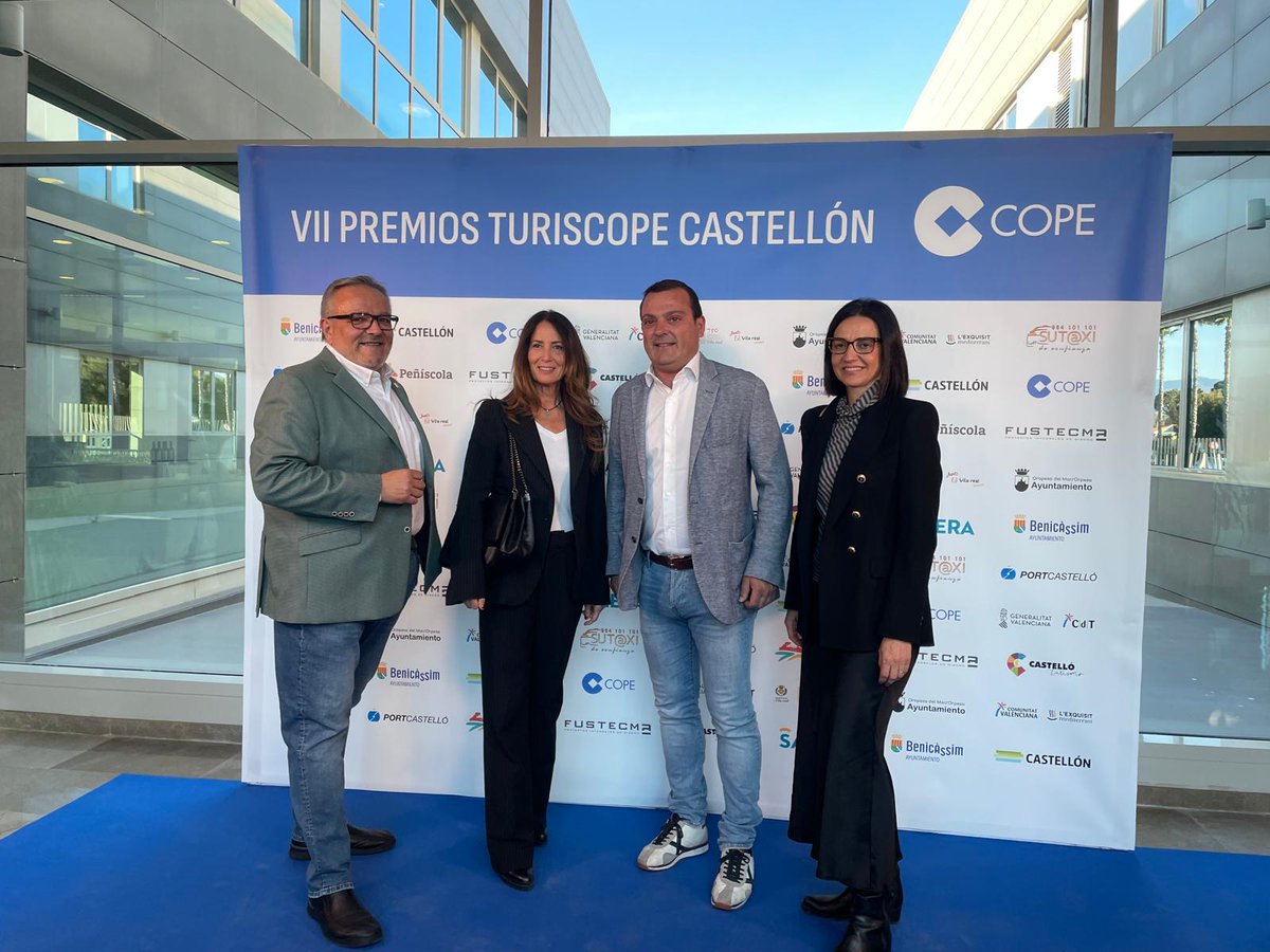 fue_uji's tweet photo. 🔵 Ayer nuestras compañeras @BegonaAndres y @blancavicenten acompañaron al equipo de @copecastellon 🎙️ en los Premios #TurisCopeCS
👏 Enhorabuena desde #FUEUJI a La Plana de l'Arc por su premio en la categoría “Dinamización Turística”
#somUJI #FUEUJIconlasempresas https://t.co/U1BfhsePw0