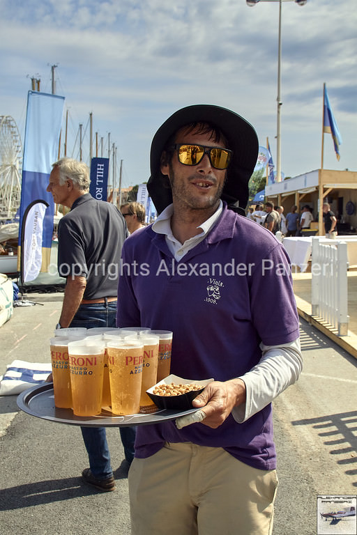 De-briefing is better with Egyptian drink...

bit.ly/3trQNIA

#LVA #VoilesAntibes #hillrobinson #nautibanque #code0 #sailing #classic #Département06

@HillRobinsonYM @_FrenchRiviera @VisitCotedazur @AlpesMaritimes @giornalevela @ClassicBoatMag