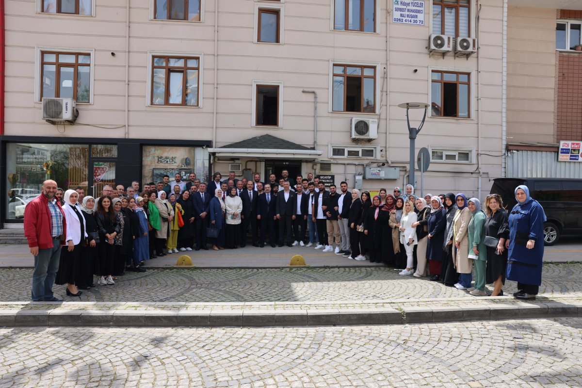 Gölcük İlçe Başkanımız Kemal Yavuz, yöneticilerimiz, kadın ve gençlik kollarımız, mahalle başkanlarımızla bir araya gelerek, seçim sonuçlarını istişare ettik.
Gölcük’te milletimize #gerçekbelediyecilik anlayışıyla hizmetlerimiz devam edecek.