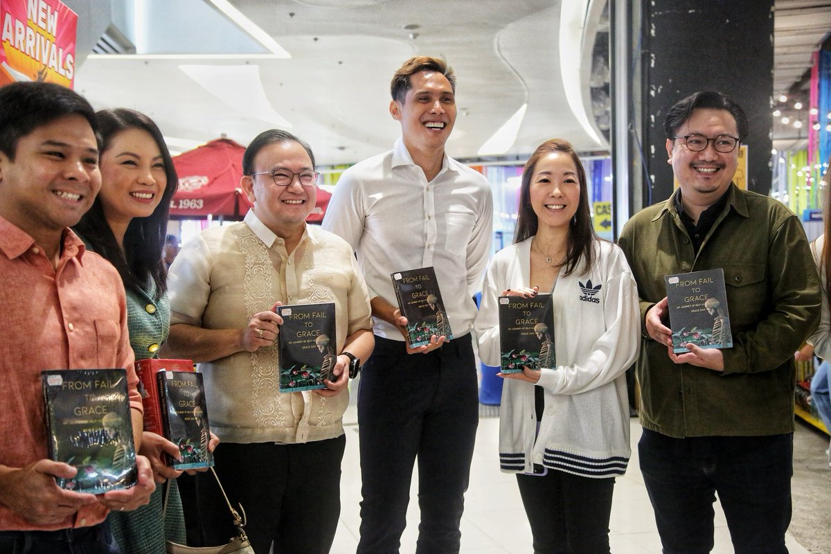 An honour to have the support of Mayor Raymond, Councillor Dondon, and the SM team here in Cebu 🇵🇭 So grateful for this. An amazing experience made possible by Big Bad Wolf PH and Malaysia 🐺📚♥️ #grateful #fromfailtograce #booklaunch #WritingCommunity