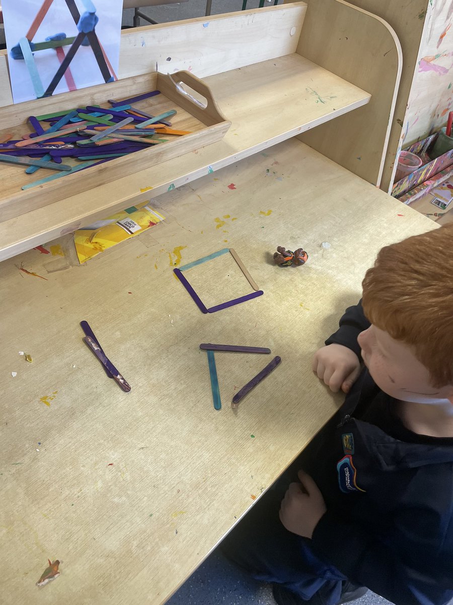 In maths we have been learning about 2D shapes. Nursery have blown me away with their mathematical language. “It is a Pentagon because it has 5 sides” , “A square has 4 corners” 🟪🔵🔺🔸🔻🟧 @Shoreside1234 @MrPowerREMAT