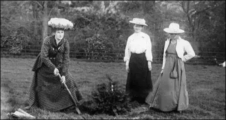 1909 #OTD Florence Canning #Hereford #WSPU #Suffragette planted an Oregon cedar at @AnniesArboretum, Eagle House, Bath. She did not live to see women get the vote; Florence died Christmas Eve 1914. Read more: #HardWorkButGlorious from @LedburyBooks (Image: Wikimedia Commons)