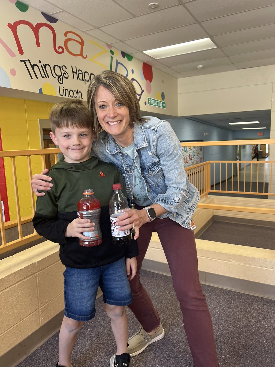 LiveLaughTeachK's tweet photo. Number Club Celebrations!! Write to 1,000 and you get pizza with your teacher. These two are rockstars! #lincoln379 #usd379 https://t.co/0PokkBgzeM