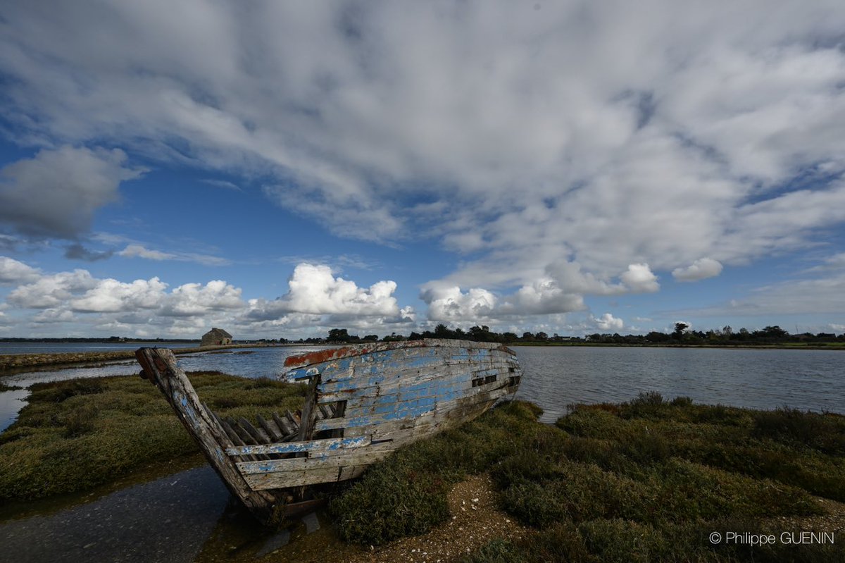 Le ciel de l’île d’Arz dans le Golfe du Morbihan est dans mon dernier portfolio 
#Bretagne #MagnifiqueFrance #FranceMagique #BaladeSympa #Photo #Paysage #Ciel #Nuages 
philippeguenin.com/ciel-pour-ecra…