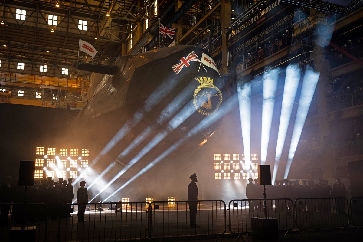 The drama of this reveal! 👀 The sixth of seven @RoyalNavy Astute-class subs being built has officially been named 'Agamemnon' ⚓️ 📏 97 metres long ⚖️ 7,400 tonnes ⌨️ Advanced nuclear tech