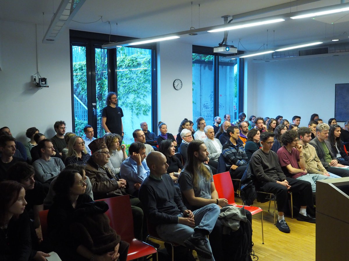OeFSE (@oefse) on Twitter photo <a href="/AlexVeit8/">alexveit.bsky.social</a> (@Table_Media_) & Daniel Fuchs (<a href="/HumboldtUni/">Humboldt-Universität zu Berlin</a>) haben gestern den Sammelband "eine gerechte Weltwirtschaftsordnung?"bei uns im C3 präsentiert, gefolgt von einer spannenden Diskussion mit vielen Publikumsfragen. Danke für die rege Teilnahme! 🤩
Fotos: ÖFSE/Klemens Lobnig <a href="/AlexVeit8/">alexveit.bsky.social</a> (@Table_Media_) & Daniel Fuchs (<a href="/HumboldtUni/">Humboldt-Universität zu Berlin</a>) haben gestern den Sammelband "eine gerechte Weltwirtschaftsordnung?"bei uns im C3 präsentiert, gefolgt von einer spannenden Diskussion mit vielen Publikumsfragen. Danke für die rege Teilnahme! 🤩
Fotos: ÖFSE/Klemens Lobnig