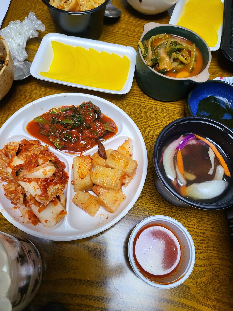 jm10141's tweet image. #오남리짬뽕집 #탕수육 #쟁반짜장 #오징어짬뽕 #해뜰찬 #갓김치 #석밖지 #갓김치 #친구 네 #시엄마 #열무김치