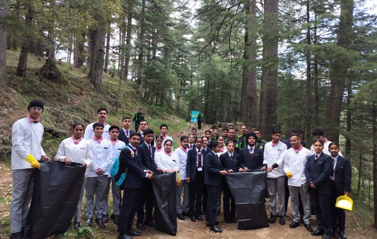#InServiceOfTheNation Kufri Terriers in collaboration with Institute of Hotel Mgt #Shimla conducted a #Cleanliness Drive. The initiative was to encourage & create awareness for the need to protect nature amongst the youth for a #sustainable future. @adgpi