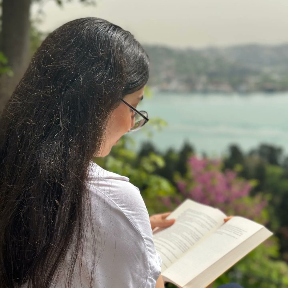 Sabanci50AL's tweet photo. Ben Okuyorum İstanbul Okuyor projesi kapsamında okulumuz Türk Dili ve Edebiyatı öğretmeni Mine ŞAHİN’in koordinatörlüğünde okulumuz öğrencileri ile 24.04.2024 tarihinde Tevfik Fikret’in yaşadığı ve ölümünden sonra müzeye çevrilen Aşiyan Müzesine gezi düzenlenmiştir. https://t.co/fuZmoxiHZ4