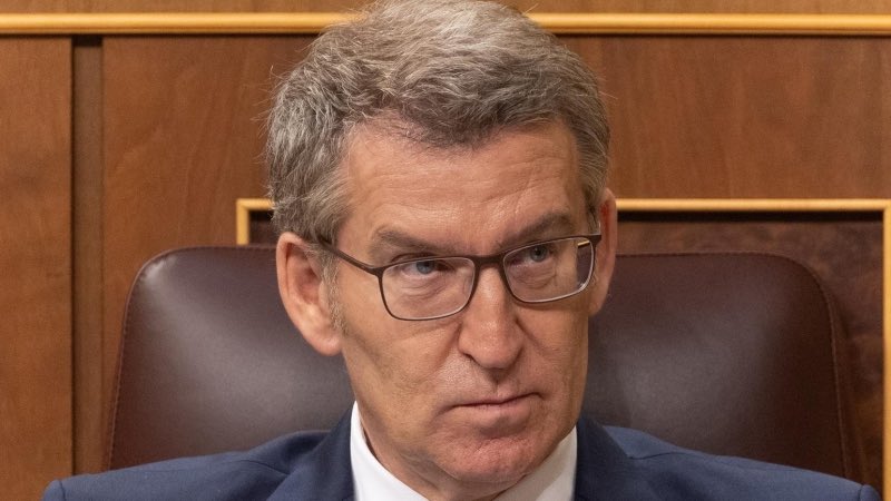🚨Feijóo se arrastra al abismo del Lawfare trumpista de Manos Limpias, sin importar a quién arrastre en su caída. Ya sabeis que es un hombre que aún recibe teletipos y está muy informado.😏

➖Después de la derrota del 23 de julio, parece que no hay límites para su sed de