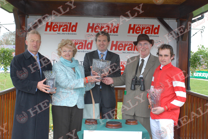 🐎 @punchestownrace   25-April-2006
#FromTheArchives #Memories #OnThisDay #HorseRacing #18yearsold
'Joueur D'Estruval'
O- Violet O'Leary
T- @WillieMullinsNH
J- Richie Kiely
(c)healyracing.ie