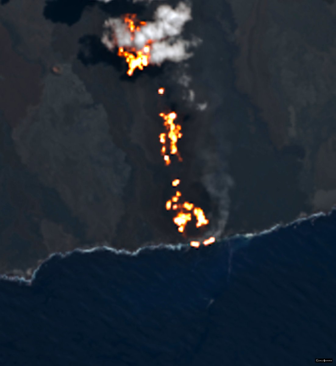 Ongoing eruption of #LaCumbre #volcano in #Fernandina Island.

Image taken by #Landsat-8/9 on April 24.

Data processed in @sentinel_hub 

@volcaholic1 @CultureVolcan

#Ecuador