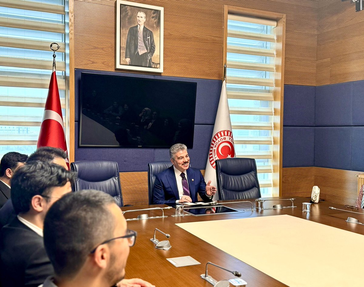 cuneytyuksel_'s tweet photo. 📍TBMM

Gazi Meclisimizde ziyaretimize gelen İbn Haldun Üniversitesi Hukuk Fakültesi öğrencileri ile verimli bir söyleşi gerçekleştirdik. 

“Hedefimiz, geleceğin hukukçularının donanımlı olmasına, öğrencilerimizin elde edeceği hukuk kimliği sayesinde adalet temelinde bir çalışma yapabilmesine katkı sağlamaktır.”

Kıymetli öğrencilerimize ziyaretleri için teşekkür ediyor, üniversite ve meslek hayatlarında kendilerine üstün başarılar diliyorum.