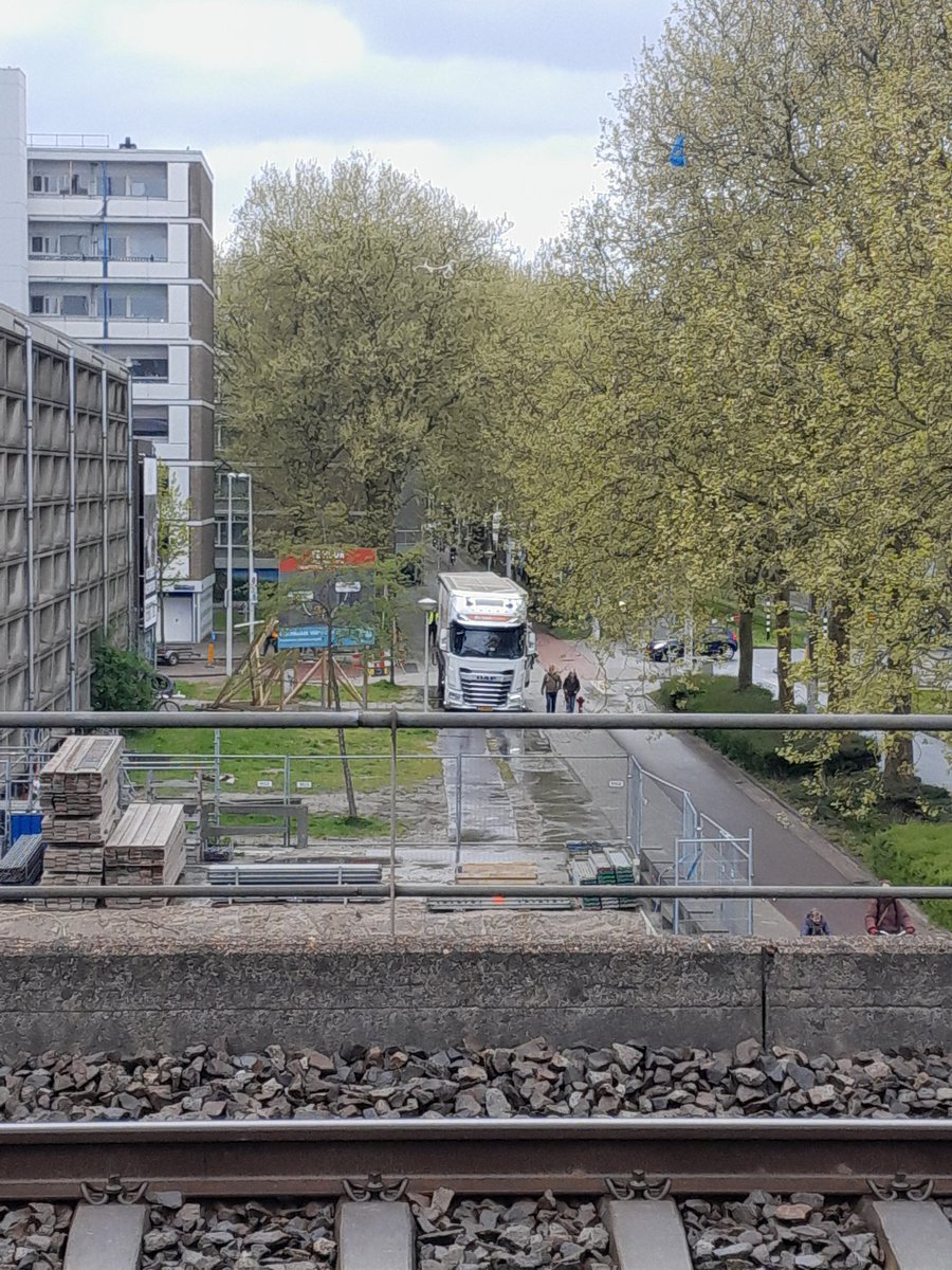 En daar was <a href="/hgbrink/">Henk Brink</a> ! Gespot vanaf het spoor even snel naar toe gelopen voor een praatje. Dat was leuk henk!