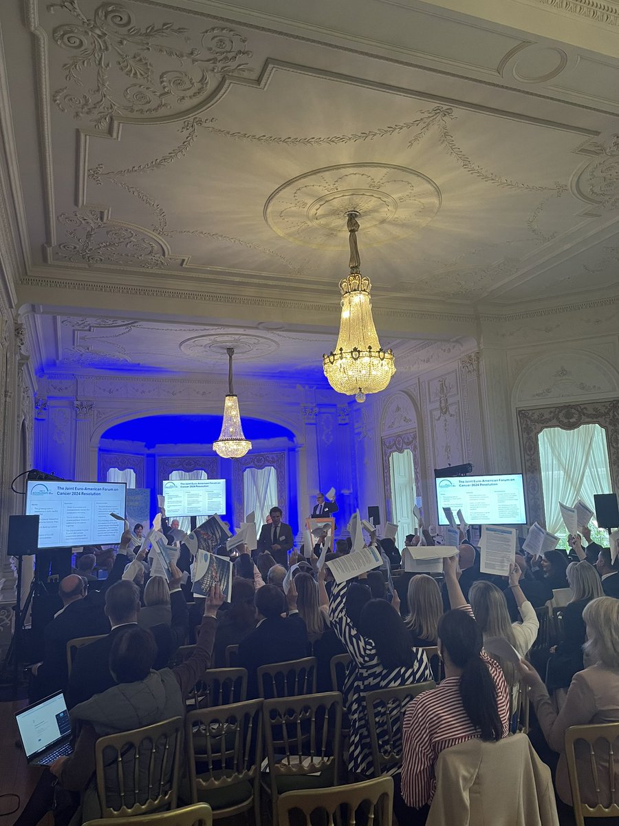 The panel at the #EuroAmericanForum2024 calls for a vote on the 2024 Resolution on Cancer, the good-old fashioned way! Show of hands say the resolution is passed 🎉

#TogetherStronger #CancerHasNoBorders 

@theNCI @EuropeanCancer @ESOncology @ASCO @hseNCCP @roinnslainte