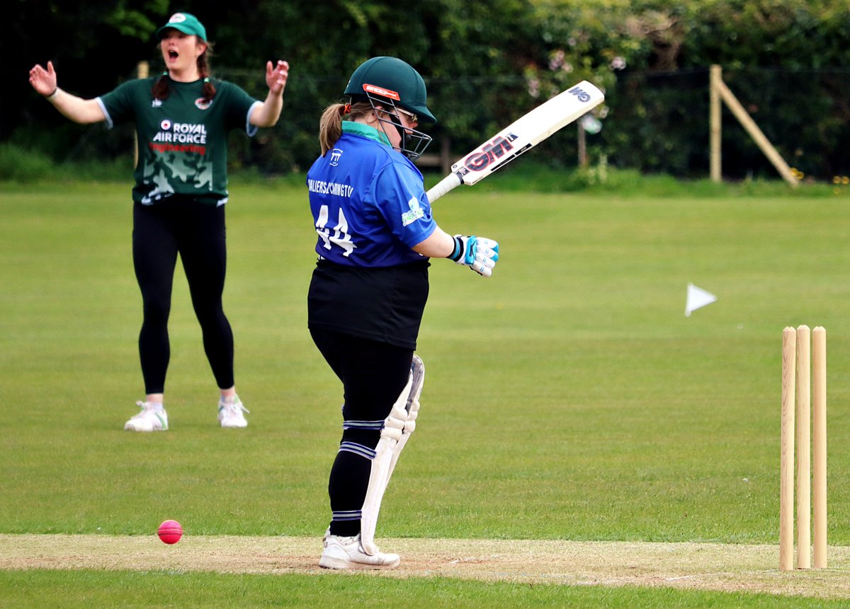 Well done to <a href="/collinghamdcc/">Collingham CC</a> women's on Sunday who got wins over <a href="/CavsCarrington/">Cavaliers & Carrington CC</a> and <a href="/PlumtreeCC/">Plumtree CC</a> in the super 8s. 

Shots by me. 

#cricket #womenssports #RobCurrell #Newark