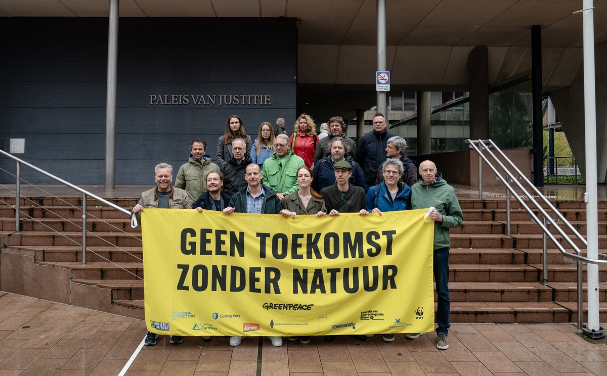 Wij steunen ⁦@GreenpeaceNL⁩ in de zitting van de #natuurzaak. Het gaat niet goed met de Nederlandse natuur, een van de oorzaken is de stikstofuitstoot die nu snel naar beneden moet. Lees meer over natuurherstel: wwf.nl/wat-we-doen/ac… 📷 Bart Maat