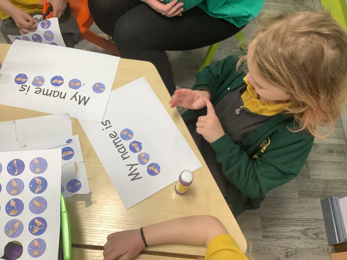 primary_meadows's tweet photo. The badgers are having lots of fun learning sign language on a Tuesday in club. This week they have learnt how to sign their own name. https://t.co/PQpG65kcj8
