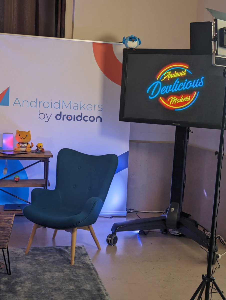 In 5 minutes, Devlicious is starting in the Devlounge 👌 With @DevCafeYt & friends