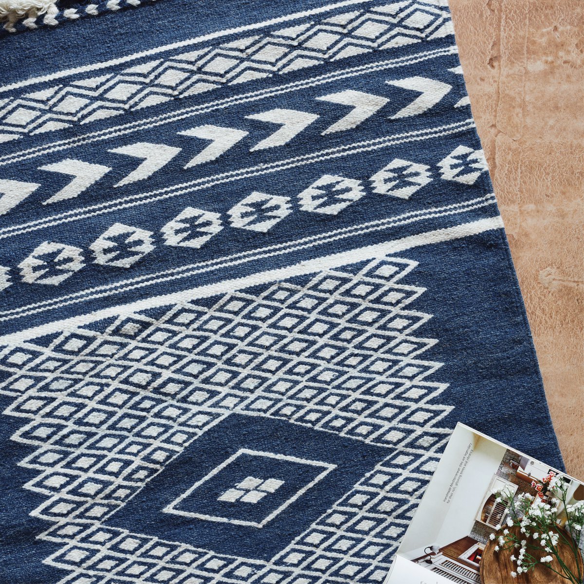 Swadesh_Online's tweet photo. Live Artfully ~ A sanctuary of comfort and beauty unfurls with our Wool and Cotton Kharad Dhurrie. Count on it for just the perfect proportion of personality and no dearth of style.

#SwadeshOnline #HomeLinen https://t.co/40jwXRpbqE