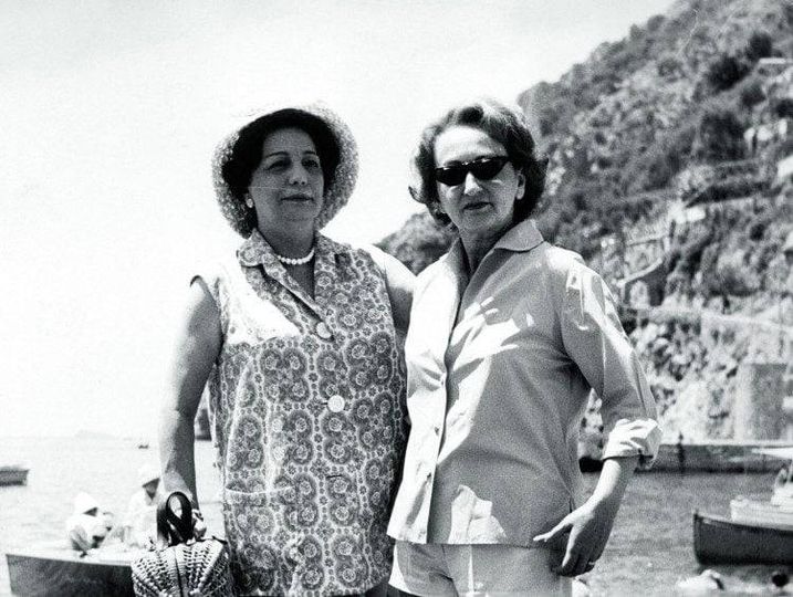 La terza età Buon 25 aprile da Maria Bellonci e Alba de Céspedes al mare negli anni 50. #25aprile #MariaBellonci #AlbadeCéspedes #SimonedeBeauvoir