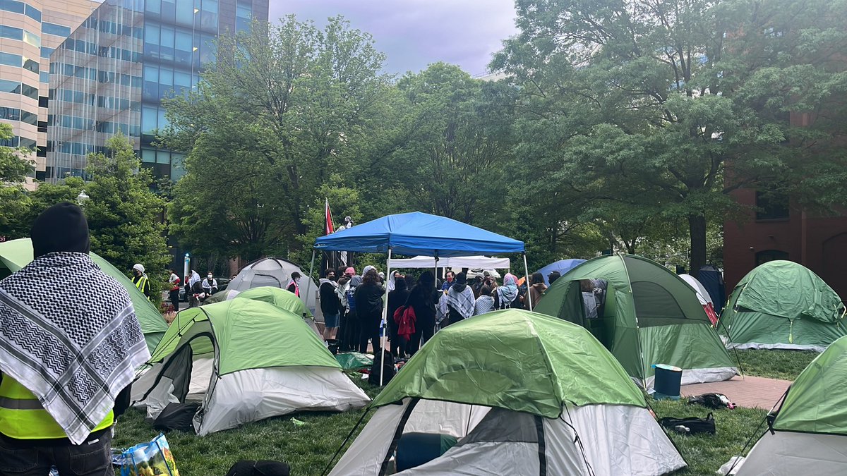 More than 30 students have set up tents in the Universiry Yard calling on GW to divest financial ties with Israel, joining a mobilization of encampments at more than a dozen universities nationwide. @gwhatchet