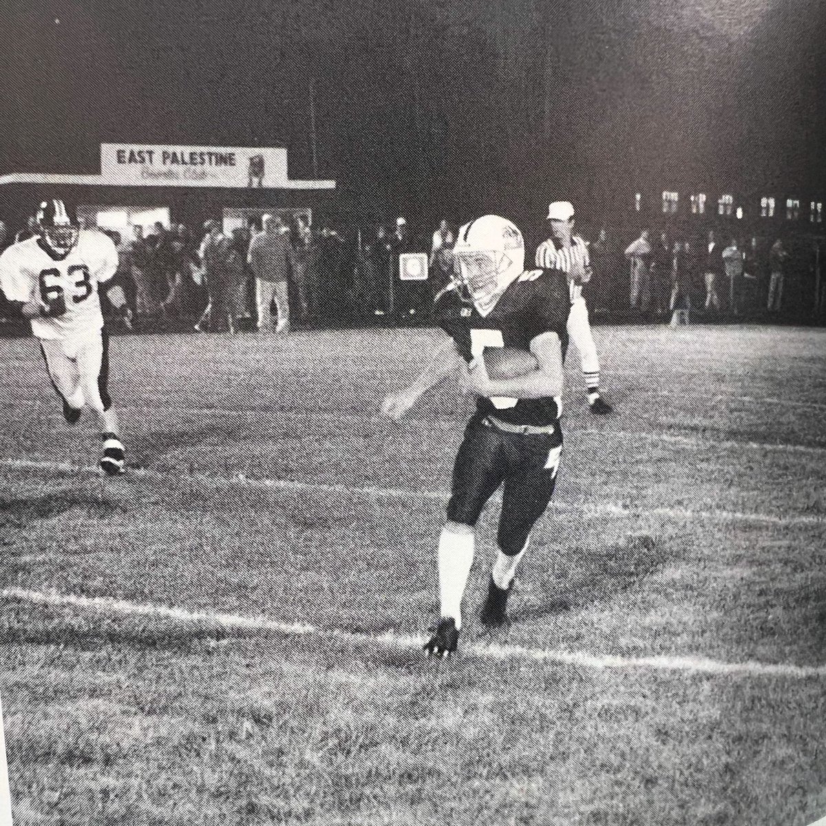 Throwback Thursday!! Do you have any old football pics you’d like featured on our social’s?? DM them to us & we’ll put them up!! Go Dawgs!!! #throwbackthursday #TheseDogsAreDifferent #BulldogPride #EastPalestine #alumni #bulldogfootball #highschoolfootball #fridaynightlights