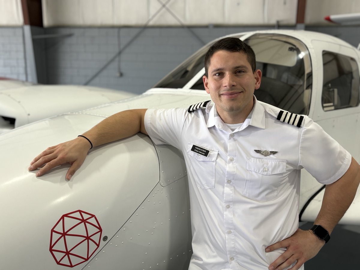 Now flying for @NetJets, Fabian shares his inspiring story working as a Flight Instructor at our Academy! 🇺🇸

ℹ️ Our students are guaranteed an interview to become a Flight Instructor upon graduation! 🤩

Read the full blog 👉 bit.ly/3Wcmdi4