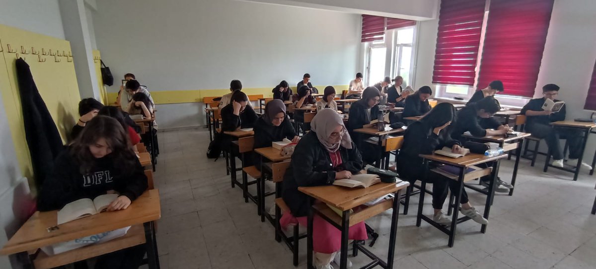develifenlisesi's tweet image. Öğrencilerimizle, öğretmenlerimizle birlikte okuyoruz. 
#birlikteokuyoruz
@develimem @kayserivaliligi @gokmen_cicek_ @BahameddinK